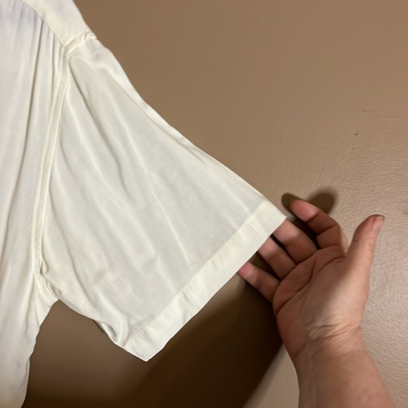 100% rayon button down vacation shirt. B6 - Picture 4 of 5